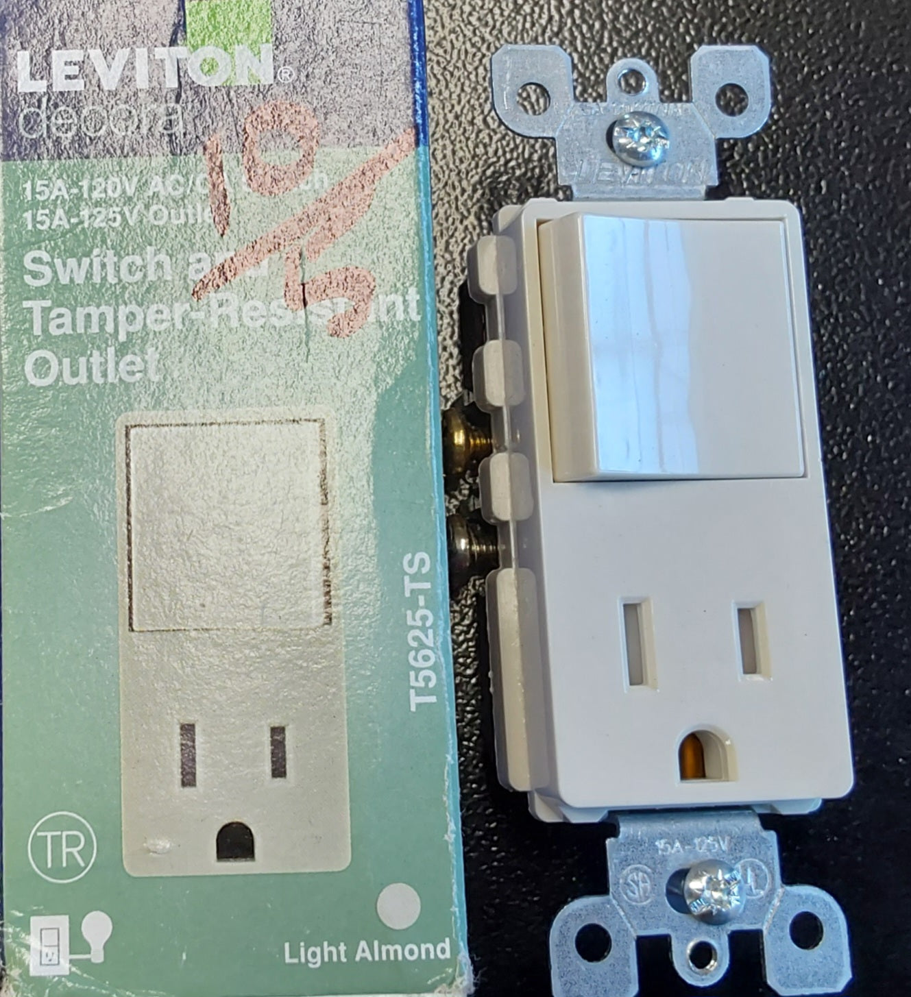 Leviton Decora Light Switch and Tamper- Resistant Outlet 15A-120VAC/CA, 15A-125V