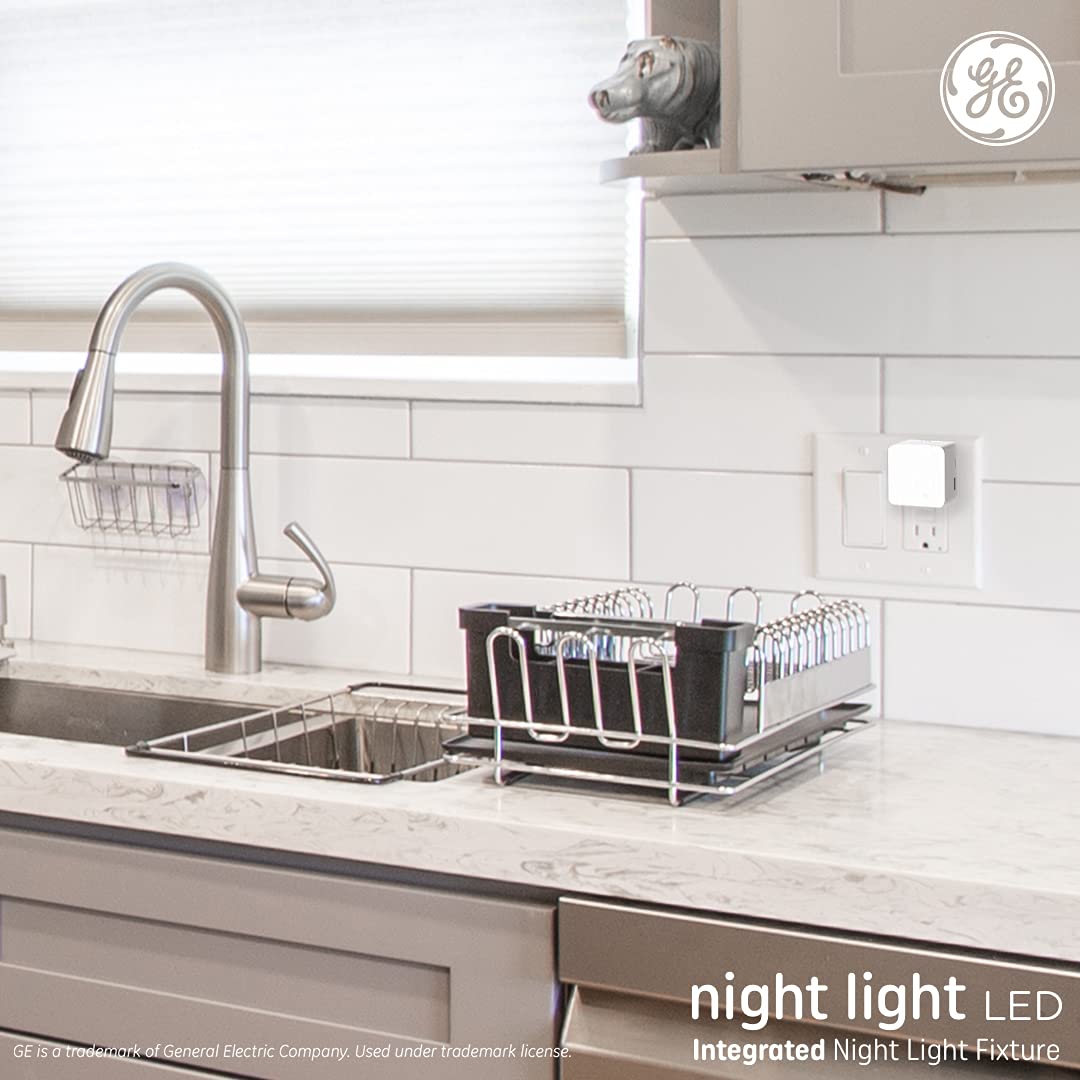 GE Lighting Dual USB Warm Candlelight Plug-in LED Night Light Fixture